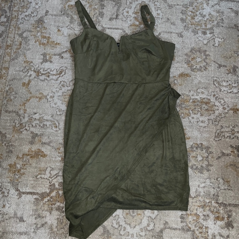 Fashion to figure green dress